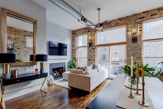 3226 N Sheffield Ave in Chicago, IL - Building Photo - Building Photo