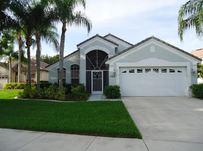 562 SW Saint Martins Cv in Port St. Lucie, FL - Building Photo - Building Photo