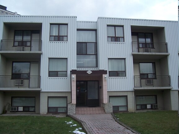 112 Rajah St in Toronto, ON - Building Photo