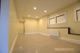 160 Bigelow St, Unit 1 in Boston, MA - Building Photo - Building Photo