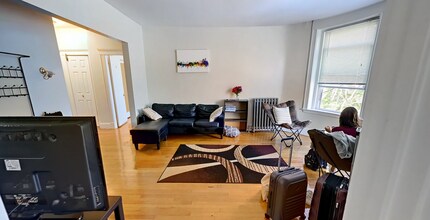 1232 Beacon St, Unit 3 in Brookline, MA - Foto de edificio - Building Photo