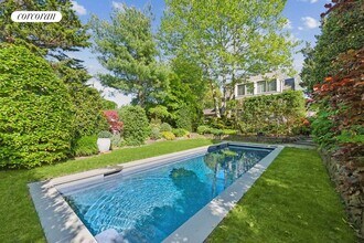 69 High St in Sag Harbor, NY - Foto de edificio - Building Photo