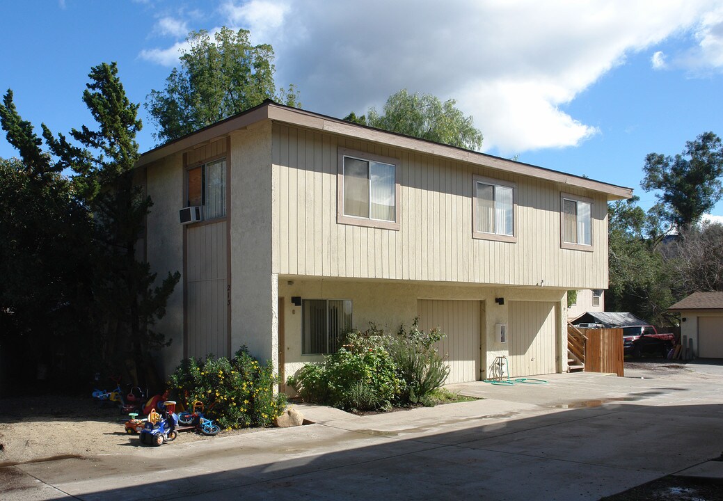 213 Eucalyptus St in Ojai, CA - Building Photo