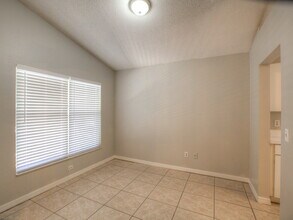 1316 Whitewood Way in Clermont, FL - Foto de edificio - Building Photo