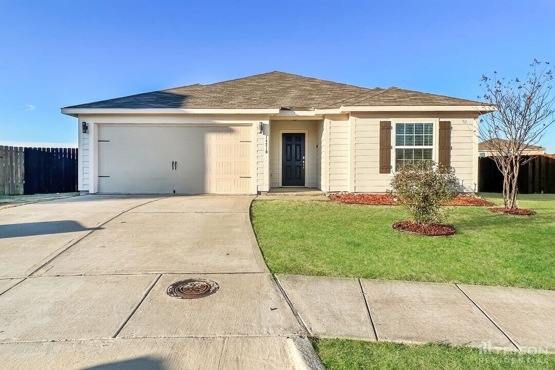 14210 Bridgeview Ln in Dallas, TX - Building Photo