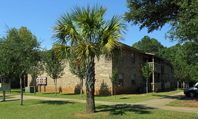 Hilltop Apartments in Robertsdale, AL - Building Photo - Building Photo