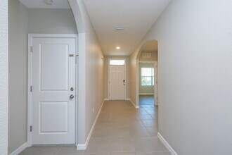 10006 Warm Stone St in Thonotosassa, FL - Building Photo - Building Photo