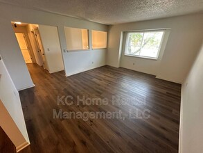 908 SW Kingscross Rd in Blue Springs, MO - Building Photo - Building Photo