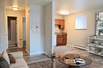 The Stapleton Apartments in Aurora, CO - Foto de edificio - Building Photo