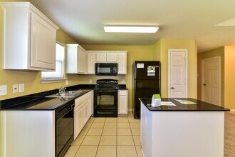 4002 Hollow Cove Ln in Richmond, TX - Foto de edificio - Building Photo