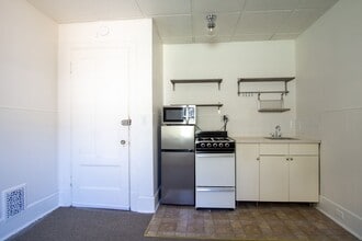 2268 NW Johnson St in Portland, OR - Building Photo - Building Photo