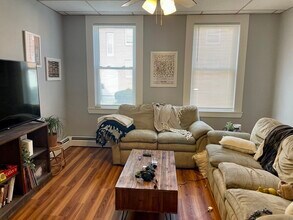 18 Mitchell St in Boston, MA - Foto de edificio - Building Photo