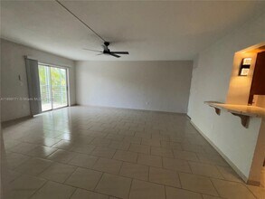 301 Sunrise Dr in Key Biscayne, FL - Building Photo - Building Photo