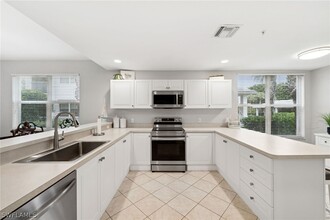 8355 Whisper Trace Way in Naples, FL - Foto de edificio - Building Photo