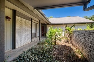 2025 Monarch Dr in Austin, TX - Building Photo - Building Photo