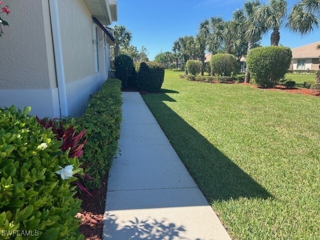 10700 Cetrella Dr in Ft. Myers, FL - Foto de edificio - Building Photo