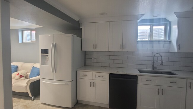 8611 Jolene Dr in Denver, CO - Building Photo - Building Photo