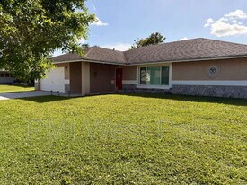 147 Sunflower Cir in Royal Palm Beach, FL - Building Photo