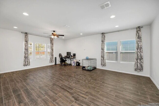 property at 1121 Esplanade Pkwy