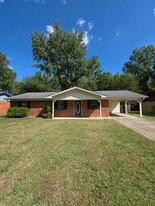 1207 S Ithaca Ave in Russellville, AR - Building Photo