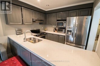 6867 SHADE HOUSE Ct in Mississauga, ON - Building Photo - Building Photo