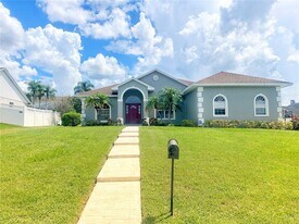 2339 Miles Ct in Lakeland, FL - Building Photo