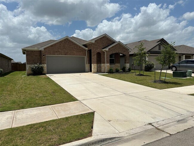 103 Krause Spgs Dr in Hutto, TX - Foto de edificio - Building Photo
