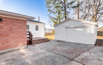 2428 Weber Ln in Louisville, KY - Building Photo - Building Photo