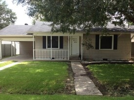 207 Clara St in Broussard, LA - Building Photo