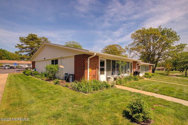 888B Inverness Ct in Lakewood, NJ - Building Photo - Building Photo