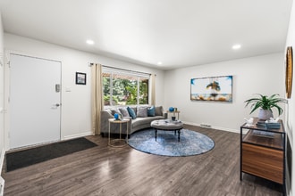 571 S Taft St in Lakewood, CO - Building Photo - Building Photo