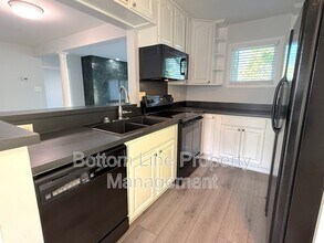 9031 J M Keynes Dr in Charlotte, NC - Building Photo - Building Photo