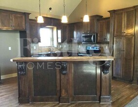 2004 Parkview Dr in Raymore, MO - Building Photo - Building Photo