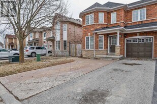 168 Wainscot Ave in Newmarket, ON - Building Photo
