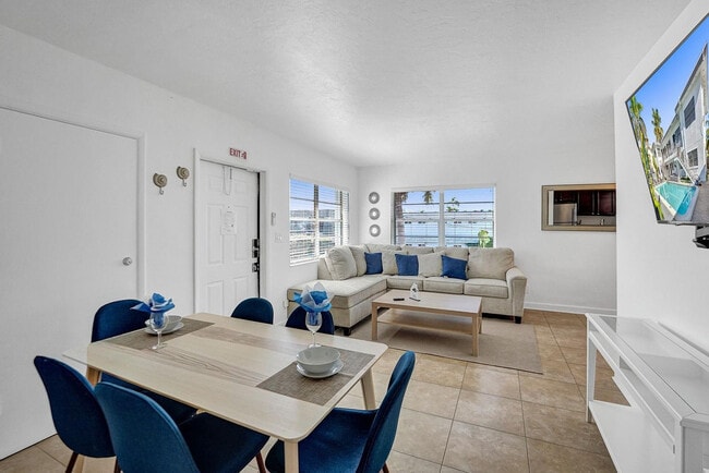 335 Desoto St in Hollywood, FL - Foto de edificio - Building Photo