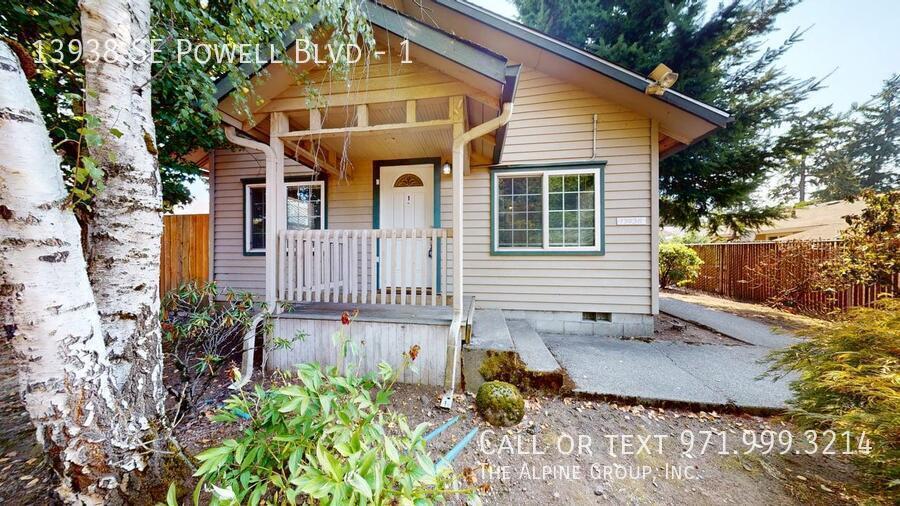 13938 SE Powell Blvd in Portland, OR - Building Photo