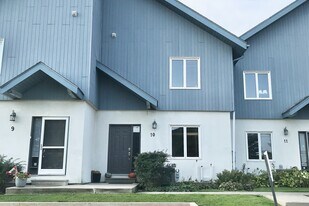 110 Kellie's Wy in Blue Mountains, ON - Building Photo