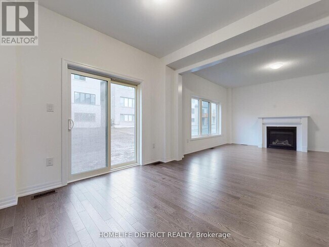 238 Flood Ave in Clarington, ON - Building Photo - Building Photo