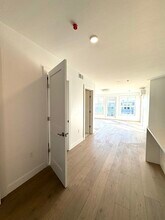 654 E Broadway, Unit 402 in Boston, MA - Building Photo - Building Photo