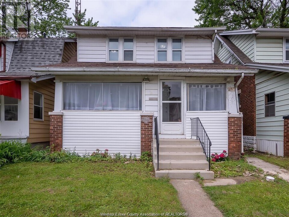 357 Josephine Ave in Windsor, ON - Building Photo