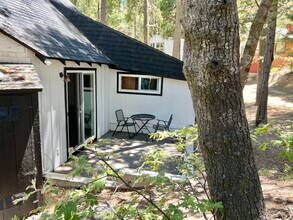 838 Lakeview Ln in Lake Arrowhead, CA - Foto de edificio - Building Photo