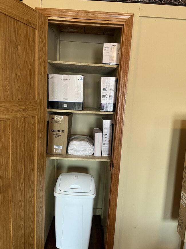 103 W Railroad St in Earlville, IL - Building Photo - Building Photo