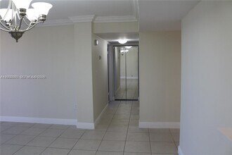8005 SW 107th Ave in Miami, FL - Building Photo - Building Photo