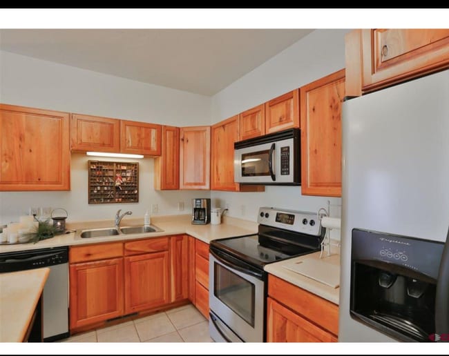 property at 813 S 10th St
