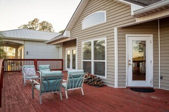 2572 Gulf Breeze Ave in Pensacola, FL - Building Photo - Building Photo