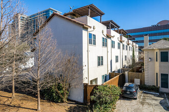 The Courtyards on McKinney in Dallas, TX - Building Photo - Building Photo