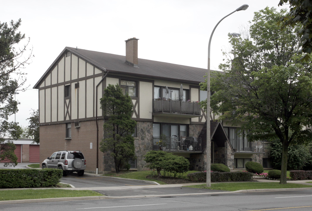 265 The West Mall in Toronto, ON - Building Photo