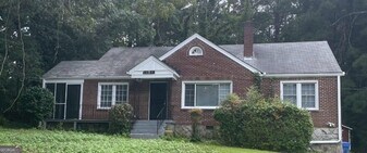 1589 Pinehurst Dr SW in Atlanta, GA - Building Photo