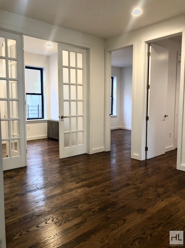 EASTERN PARKWAY / Spacious Crown Heights 3