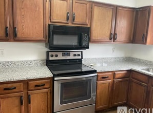 Room in Townhome on Royal Ln in Dallas, TX - Building Photo - Building Photo